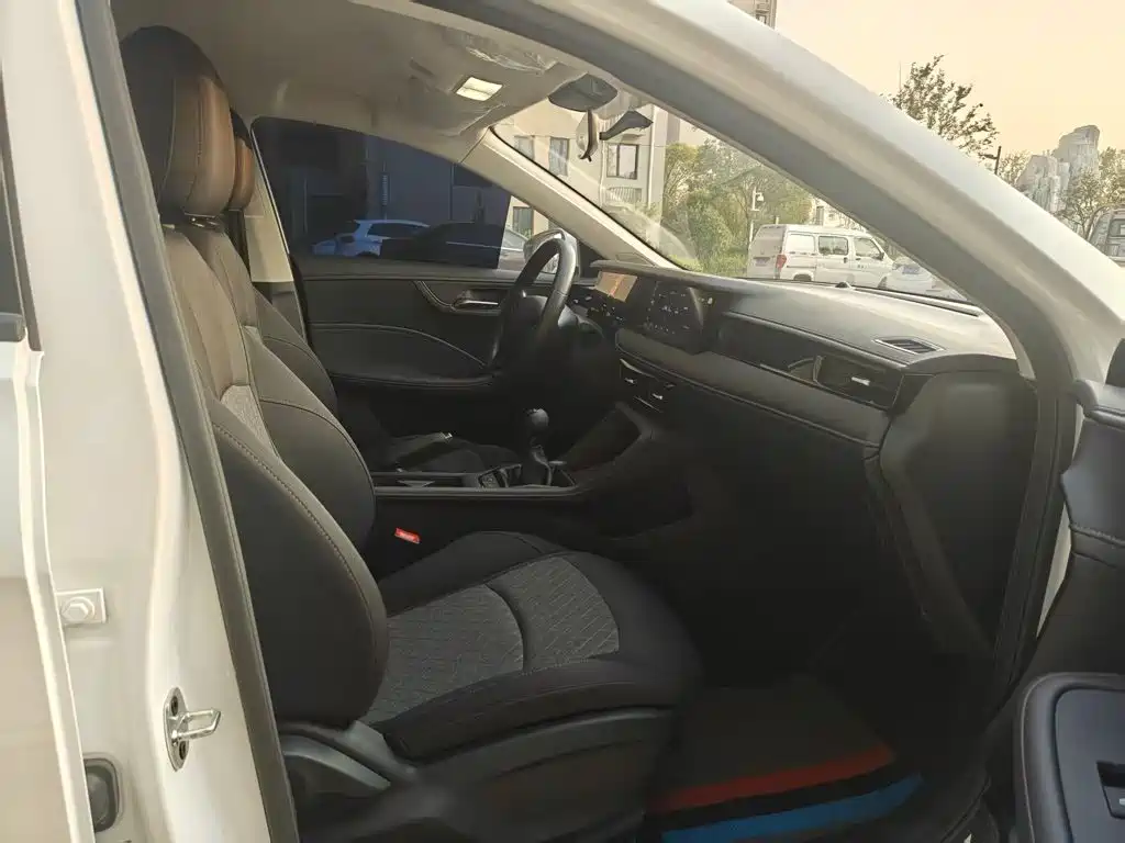 Roewe i5 — фото 20