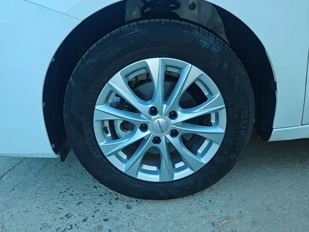 Roewe i5 — фото 25