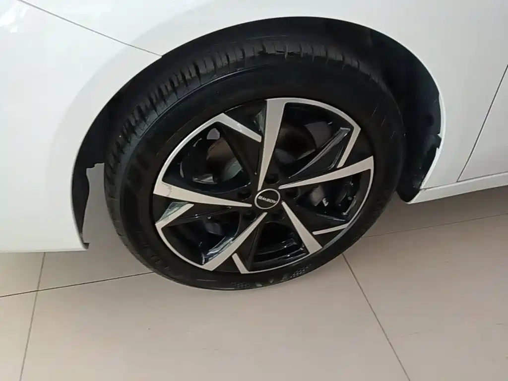 Roewe i5 — фото 23