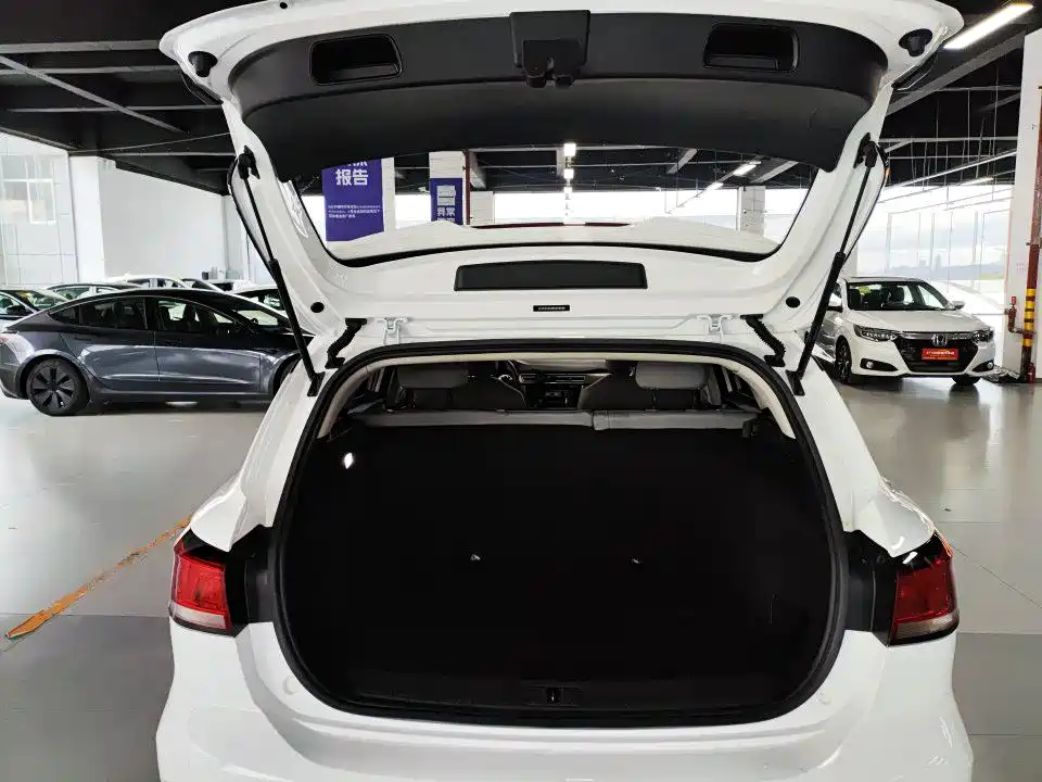 Roewe Ei5 — фото 11