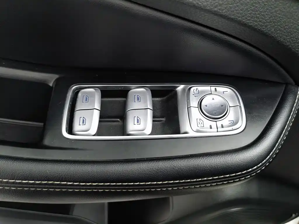 Roewe RX8 — фото 9