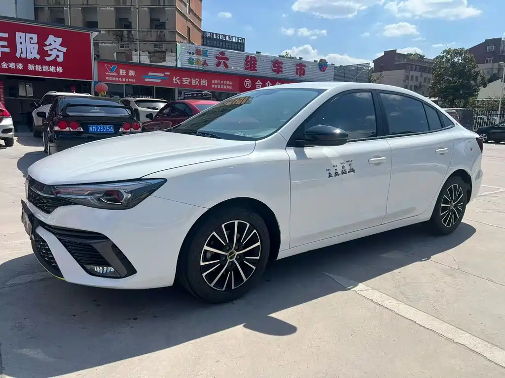 Roewe i5 — фото 3