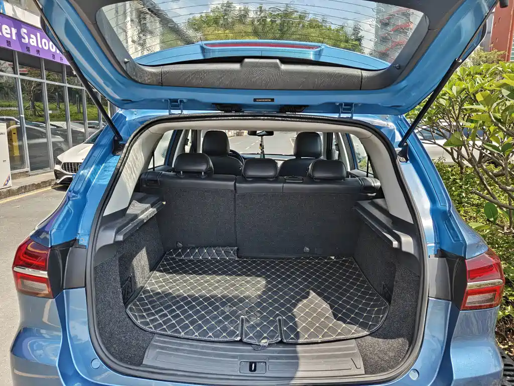 Roewe RX5 New Energy — фото 17