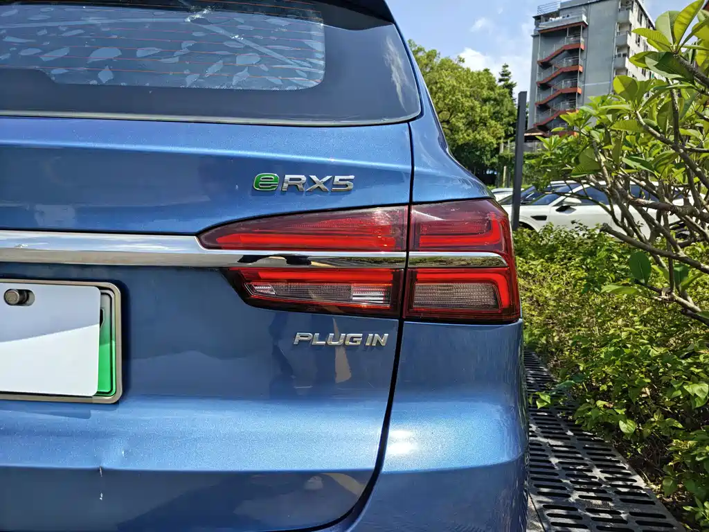 Roewe RX5 New Energy — фото 7