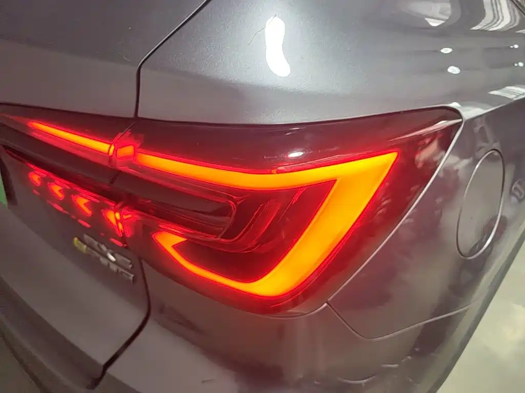 Roewe RX5 New Energy — фото 8