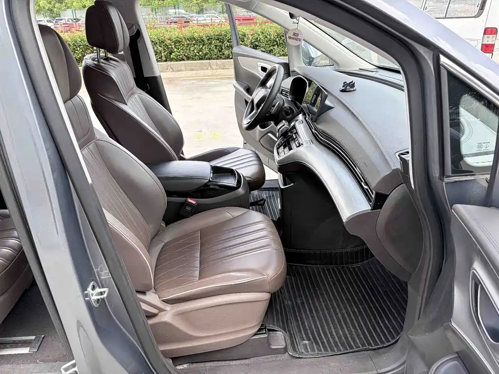 Roewe iMAX8 — фото 4