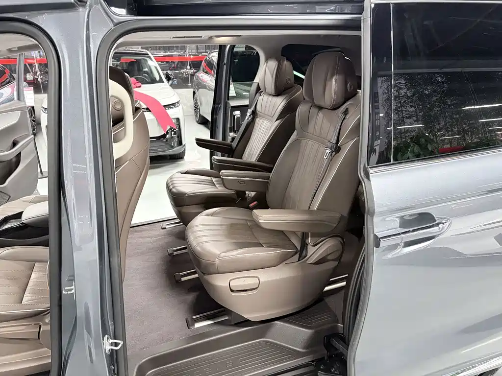 Roewe iMAX8 — фото 8