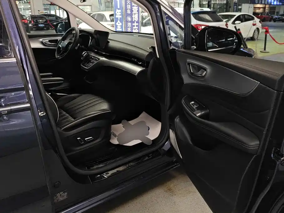 Roewe iMAX8 — фото 8