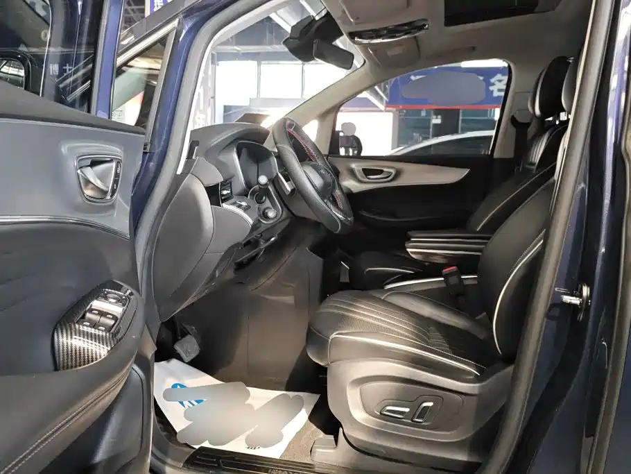 Roewe iMAX8 — фото 9