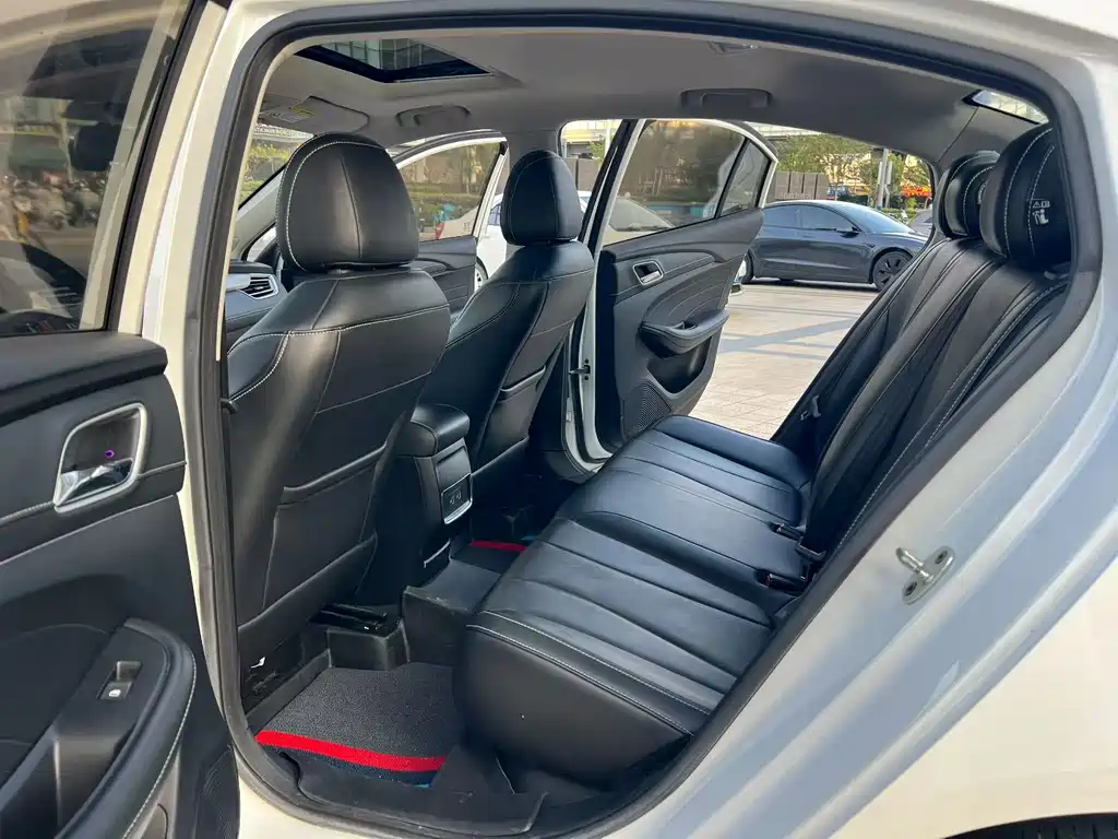 Roewe i5 — фото 6