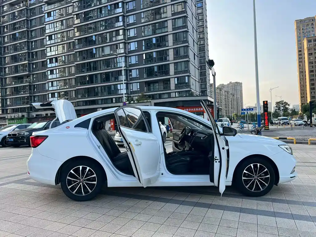 Roewe i5 — фото 8
