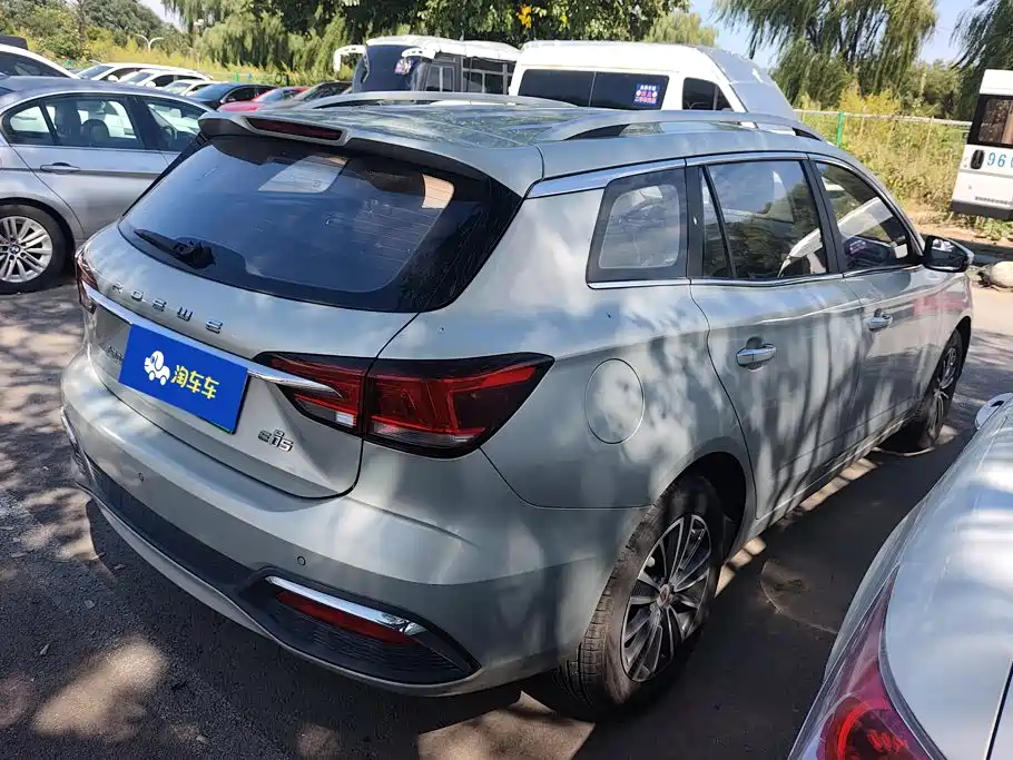 Roewe Ei5 — фото 3