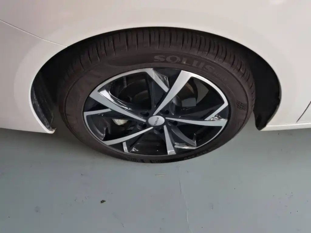 Roewe i5 — фото 23