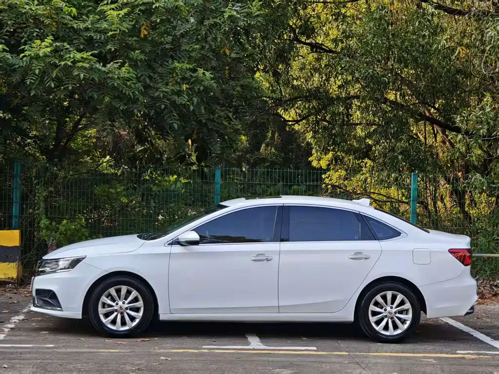 Roewe i6 New Energy — фото 3