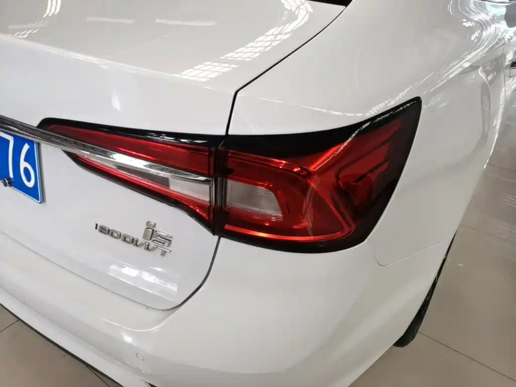 Roewe i5 — фото 8