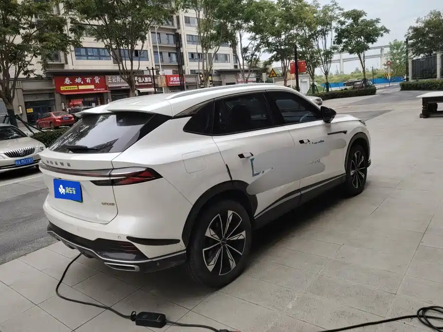 Roewe RX5 New Energy — фото 3