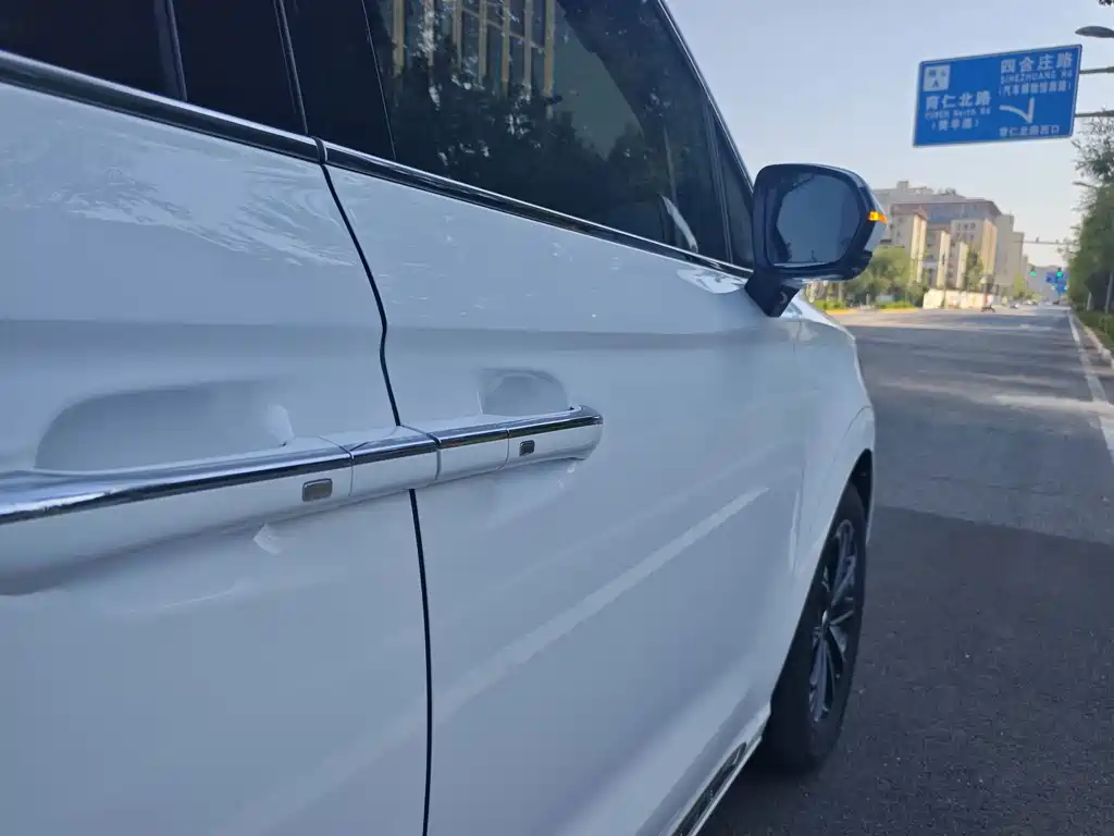 Roewe iMAX8 — фото 8