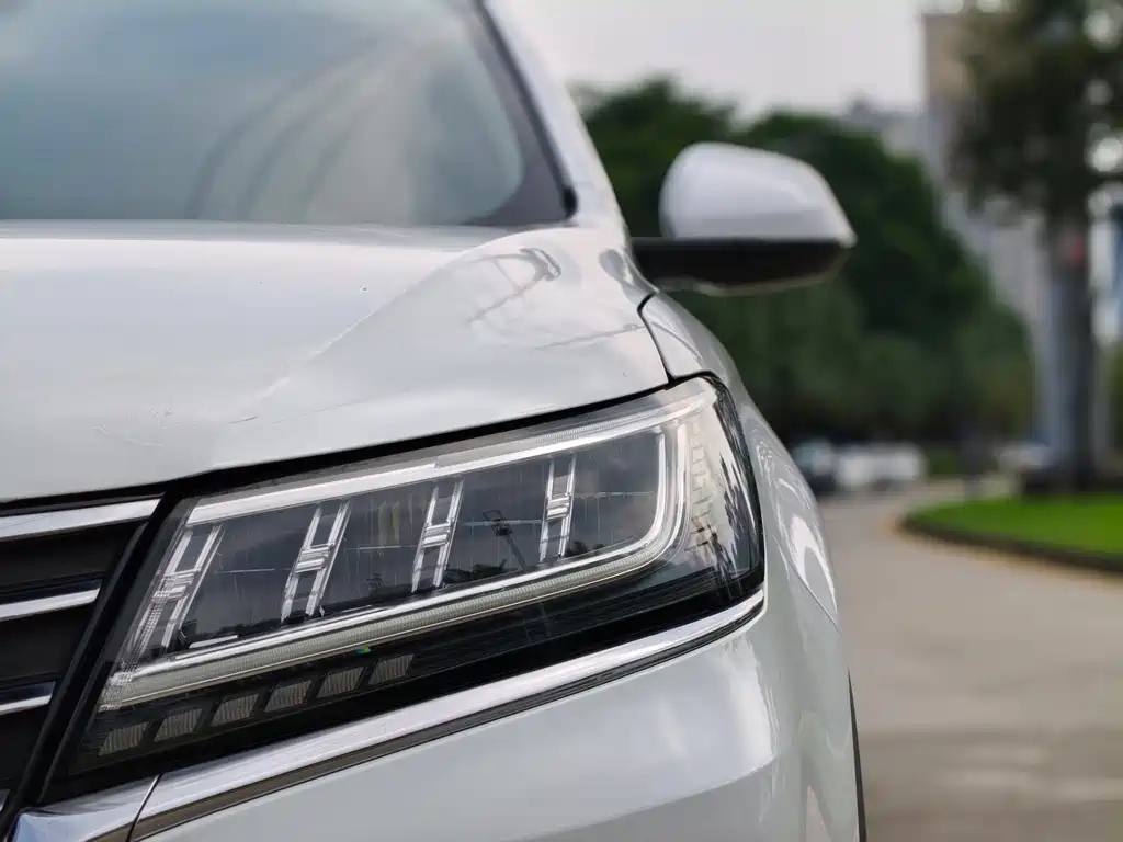 Roewe RX5 New Energy — фото 4