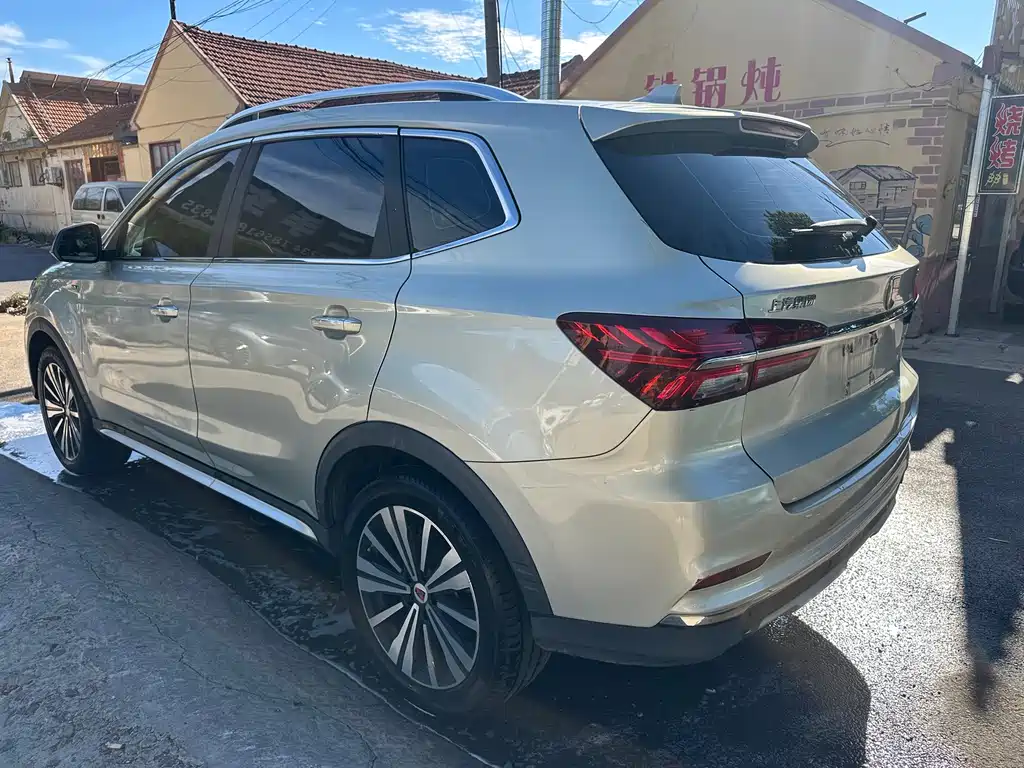 Roewe RX5 New Energy — фото 7