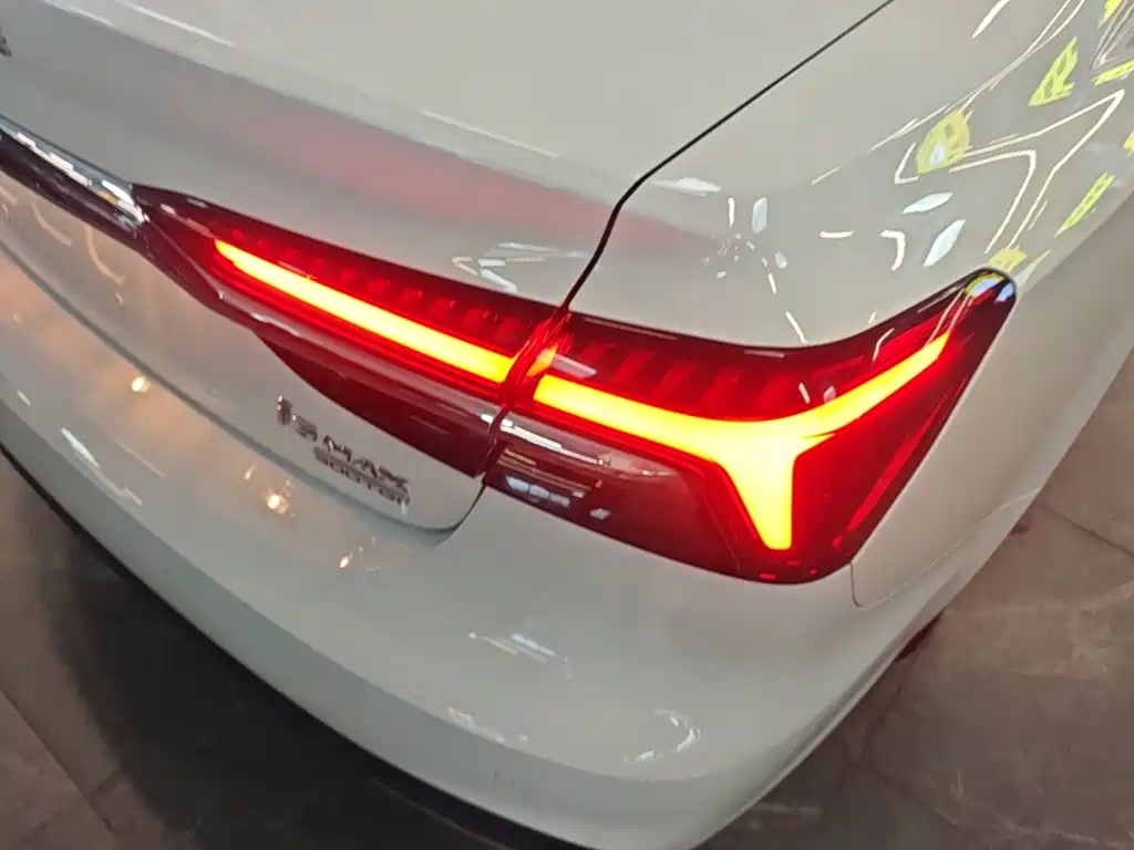 Roewe i6 MAX — фото 8