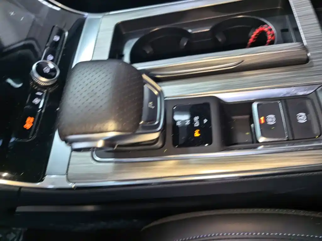 Roewe RX5 — фото 14