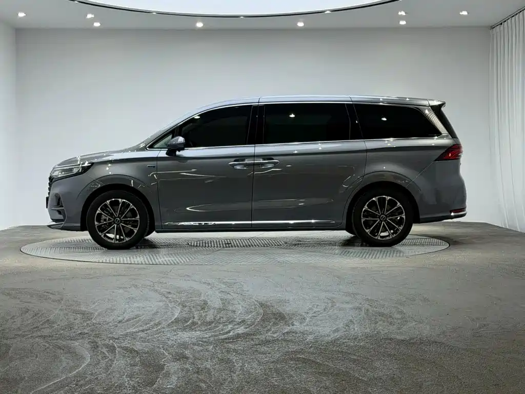 Roewe iMAX8 — фото 3