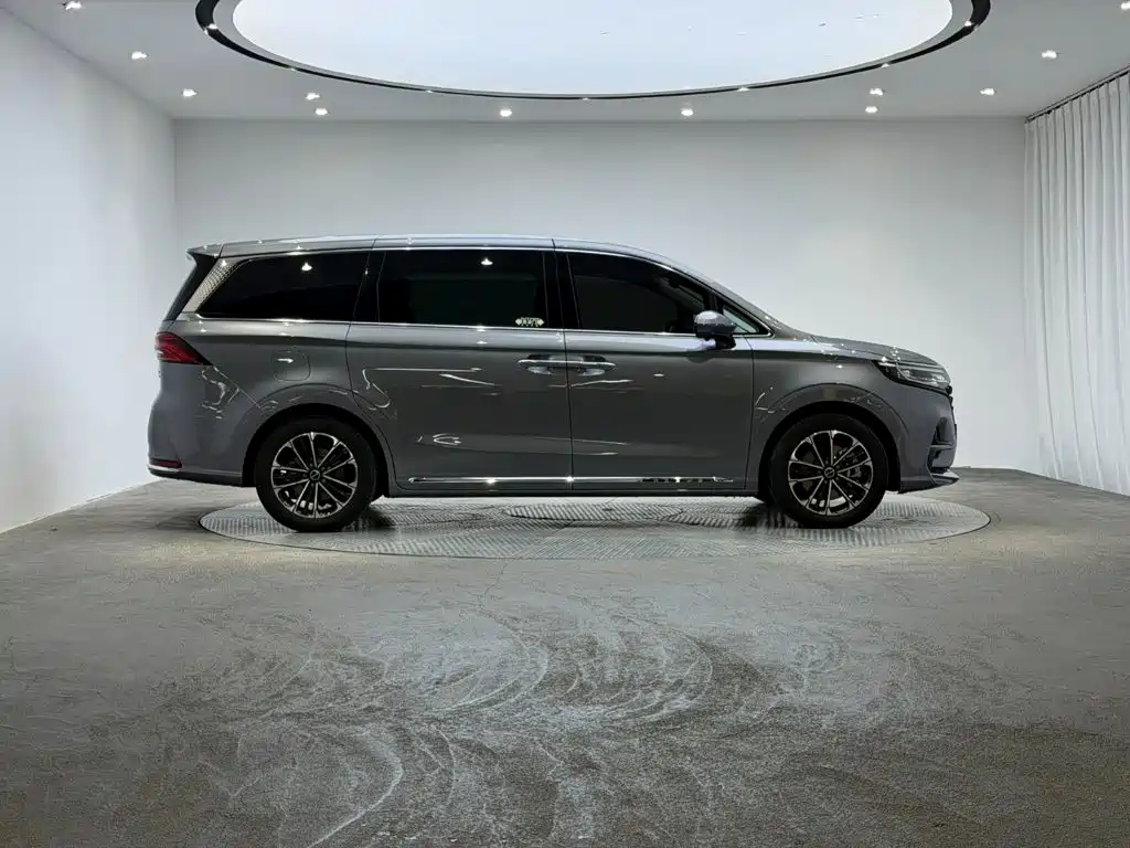Roewe iMAX8 — фото 7