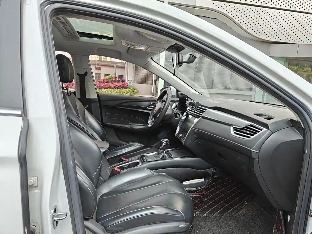 Roewe i5 — фото 5