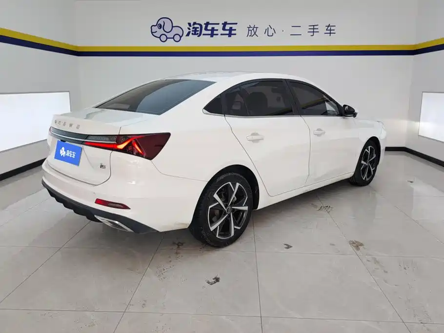 Roewe i5 — фото 3