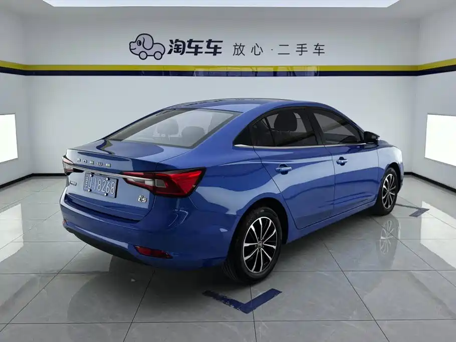 Roewe i5 — фото 3
