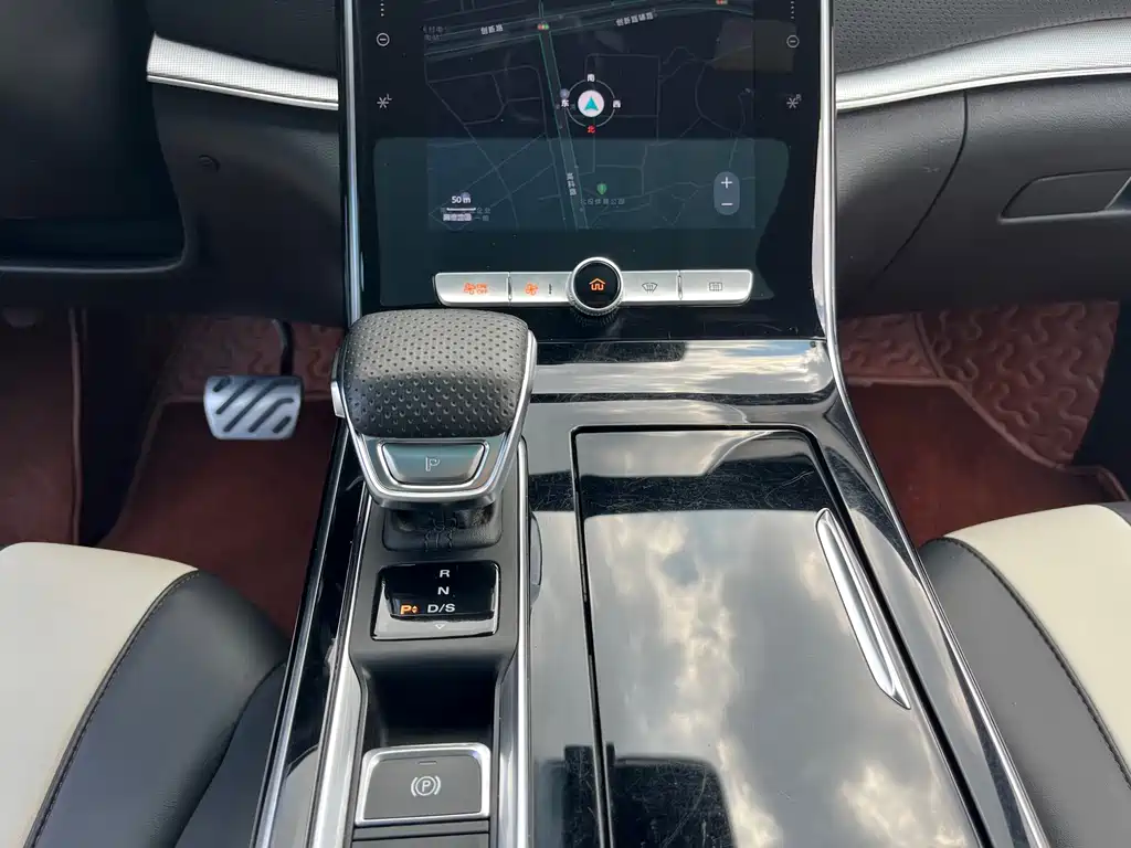 Roewe RX5 MAX — фото 13