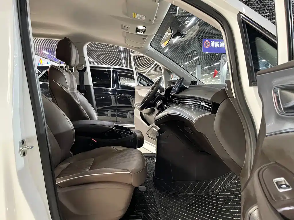Roewe iMAX8 — фото 9
