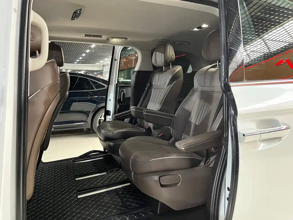 Roewe iMAX8 — фото 10