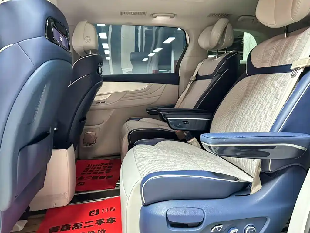 Roewe iMAX8 — фото 9