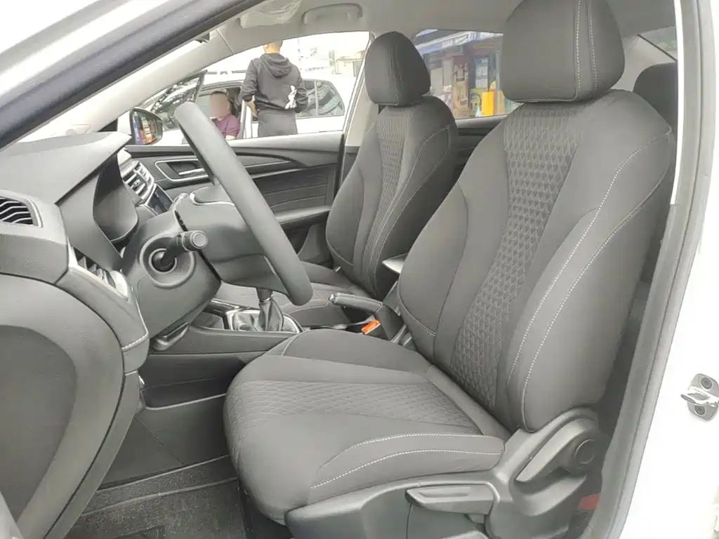 Roewe i5 — фото 15