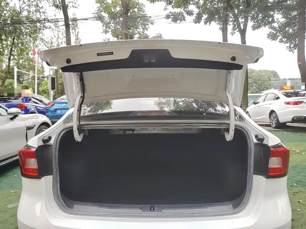 Roewe i5 — фото 19