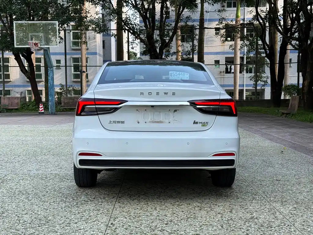 Roewe i6 MAX New Energy — фото 3