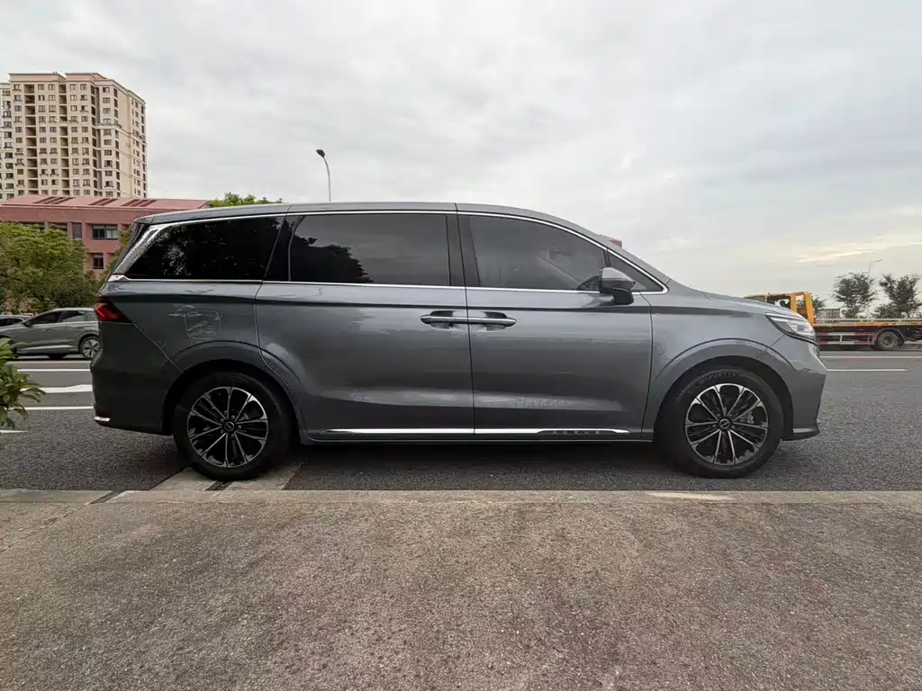 Roewe iMAX8 — фото 3