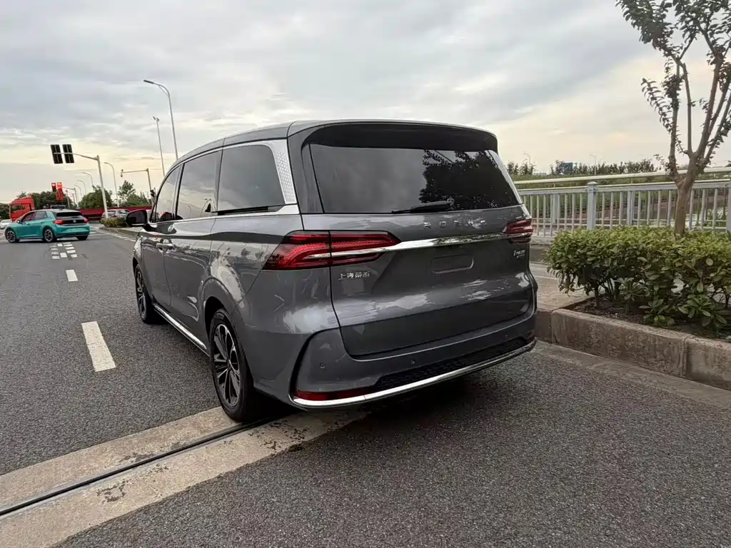Roewe iMAX8 — фото 6