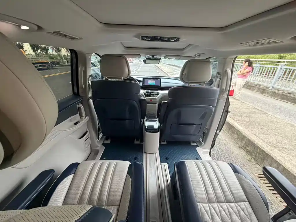Roewe iMAX8 — фото 9