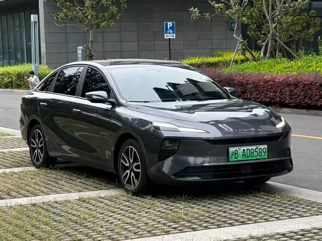 Roewe D6 — фото 3