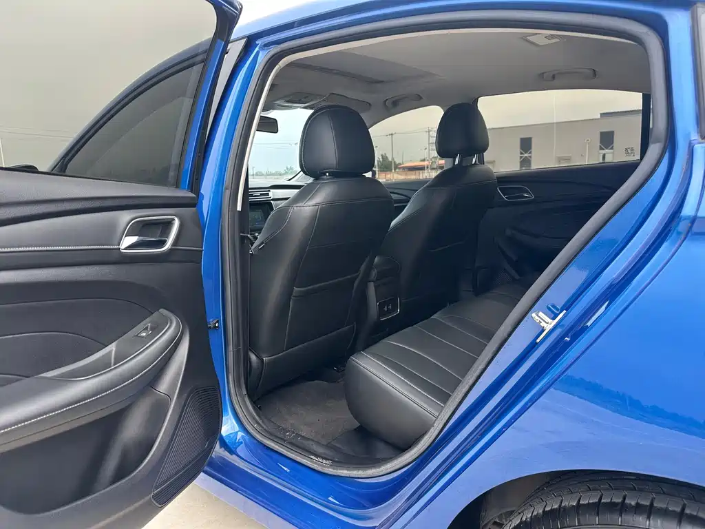 Roewe i5 — фото 6