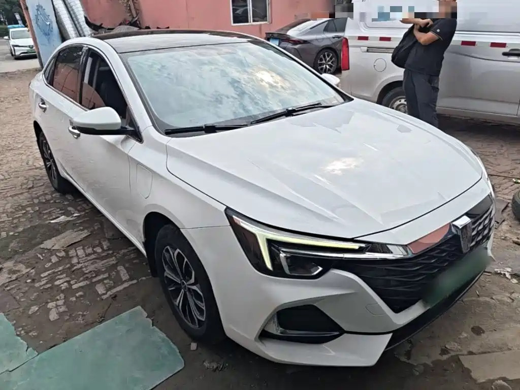 Roewe i6 MAX New Energy — фото 4