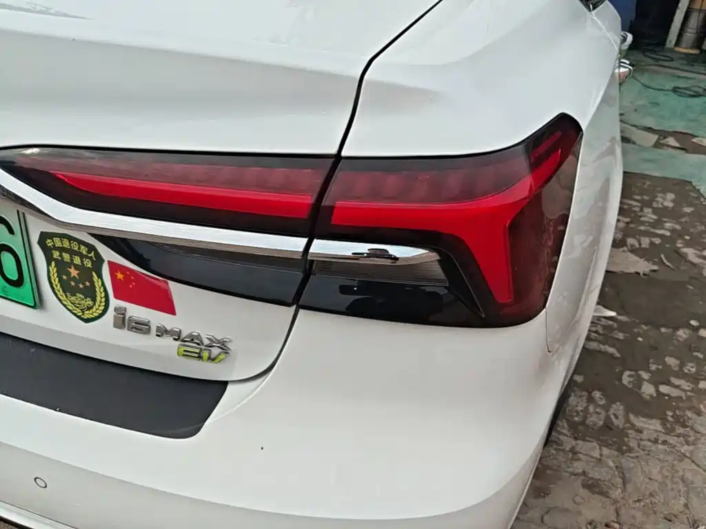 Roewe i6 MAX New Energy — фото 8