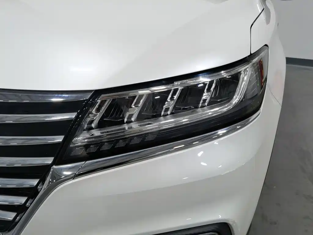 Roewe RX5 New Energy — фото 7