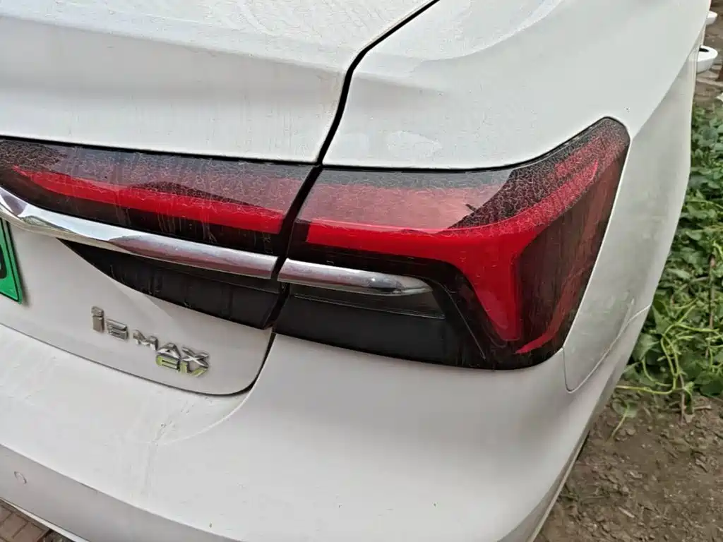 Roewe i6 MAX New Energy — фото 8