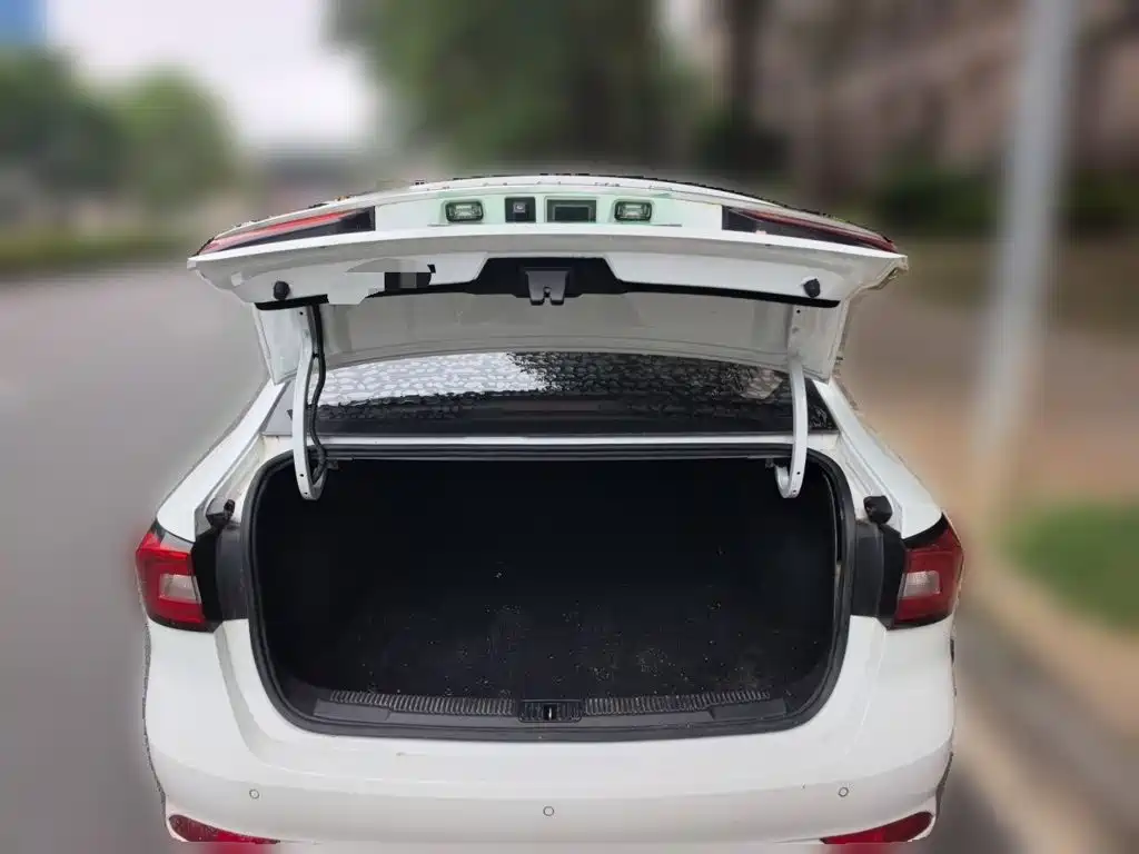 Roewe i5 — фото 10