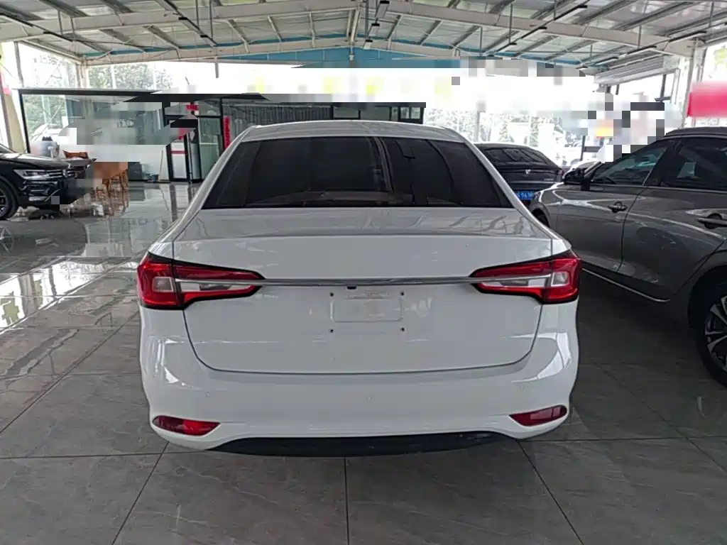 Roewe i5 — фото 6