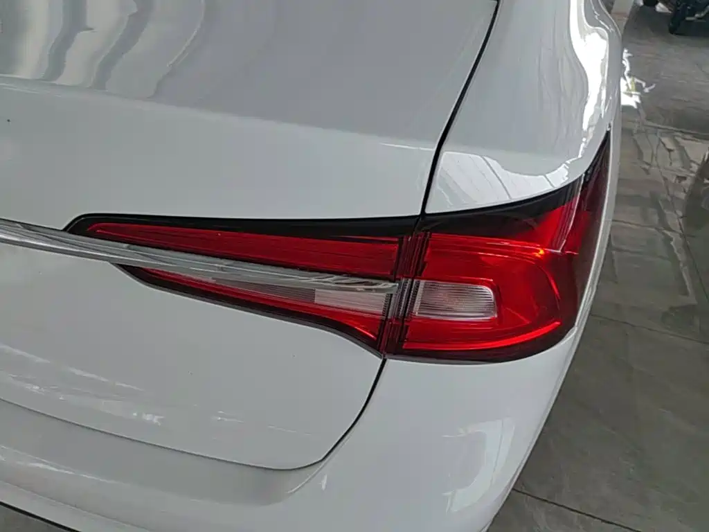 Roewe i5 — фото 8