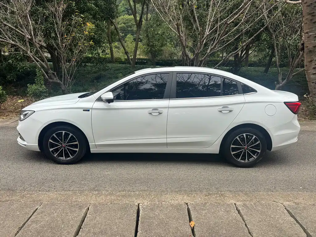 Roewe i5 — фото 9